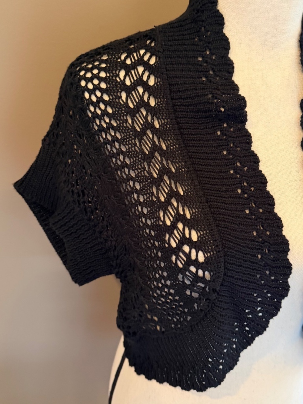 Robbie Bee Black Knitted Cropped Boho Crochet Cardigan Shrug, Size Medium - Picture 4 of 7